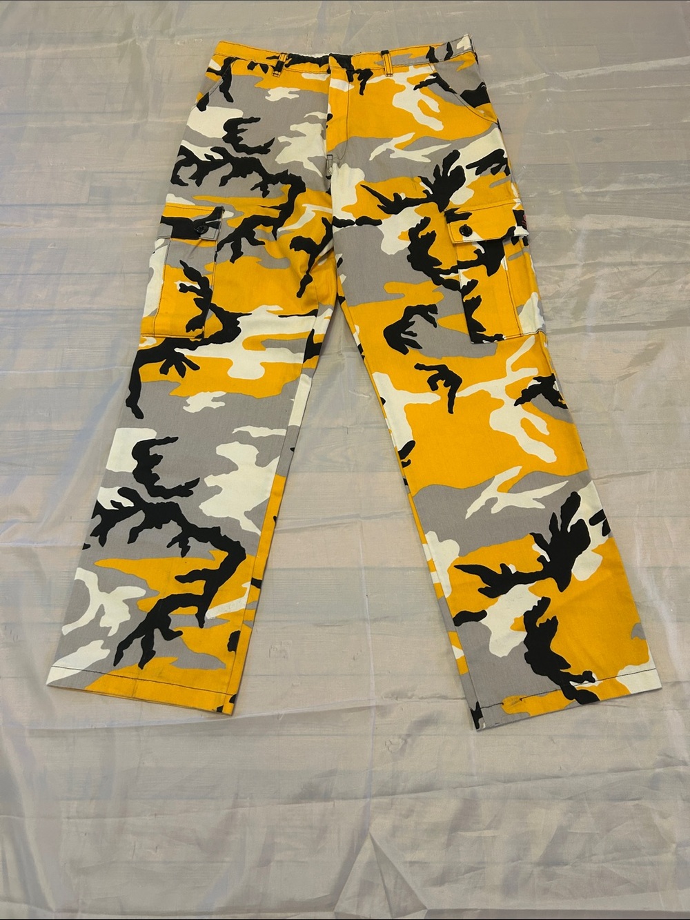 Vintage Atlas Cotton Twill Shorts with Yellow & Gray Print